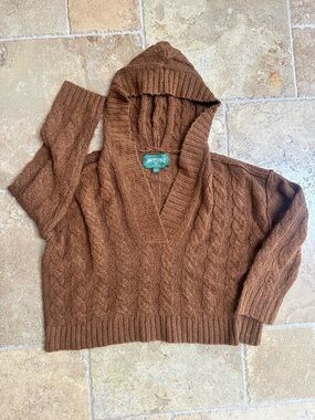 EUC American Eagle Outfitters brown cable knit hooded pullover sweatER